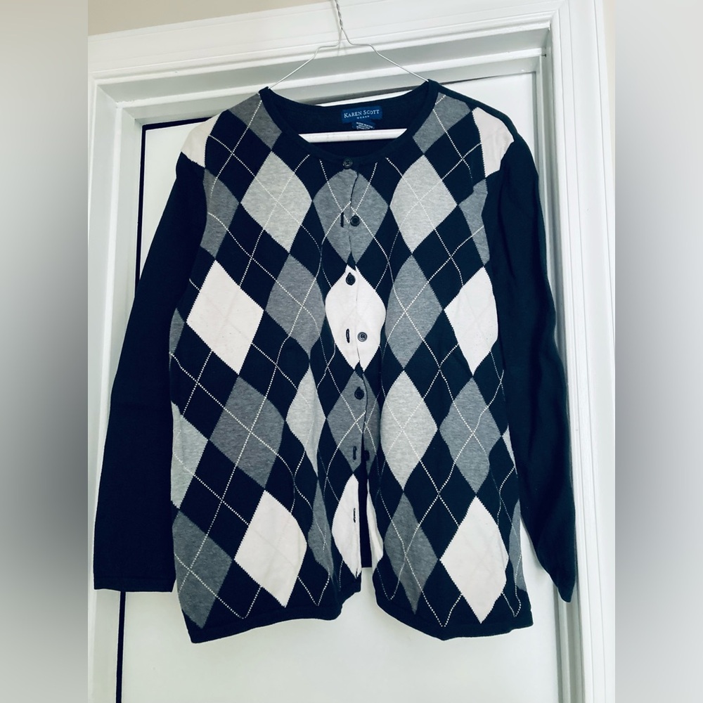 Karen Scott black and white argyle cardigan sweater. Size 1x.